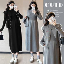 孕妇产后哺乳连衣裙冬秋装新款卡通刺绣马甲针织外出喂奶衣两件套