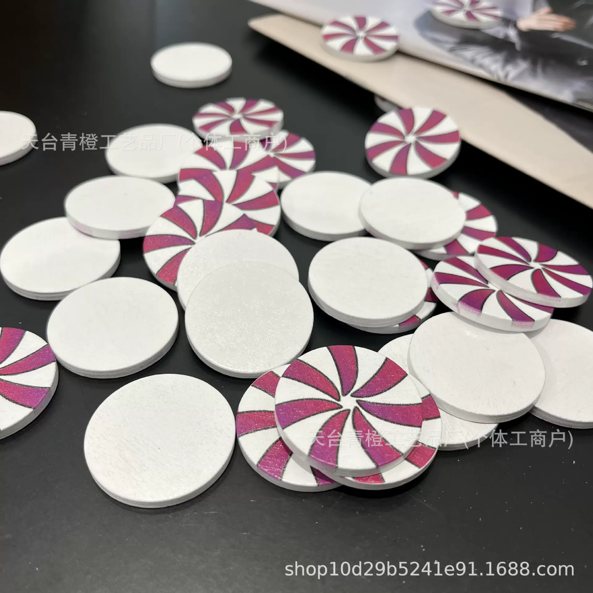 厂家直供35mm白色圆形木质彩绘印花木质黄杨木纽扣支持D制