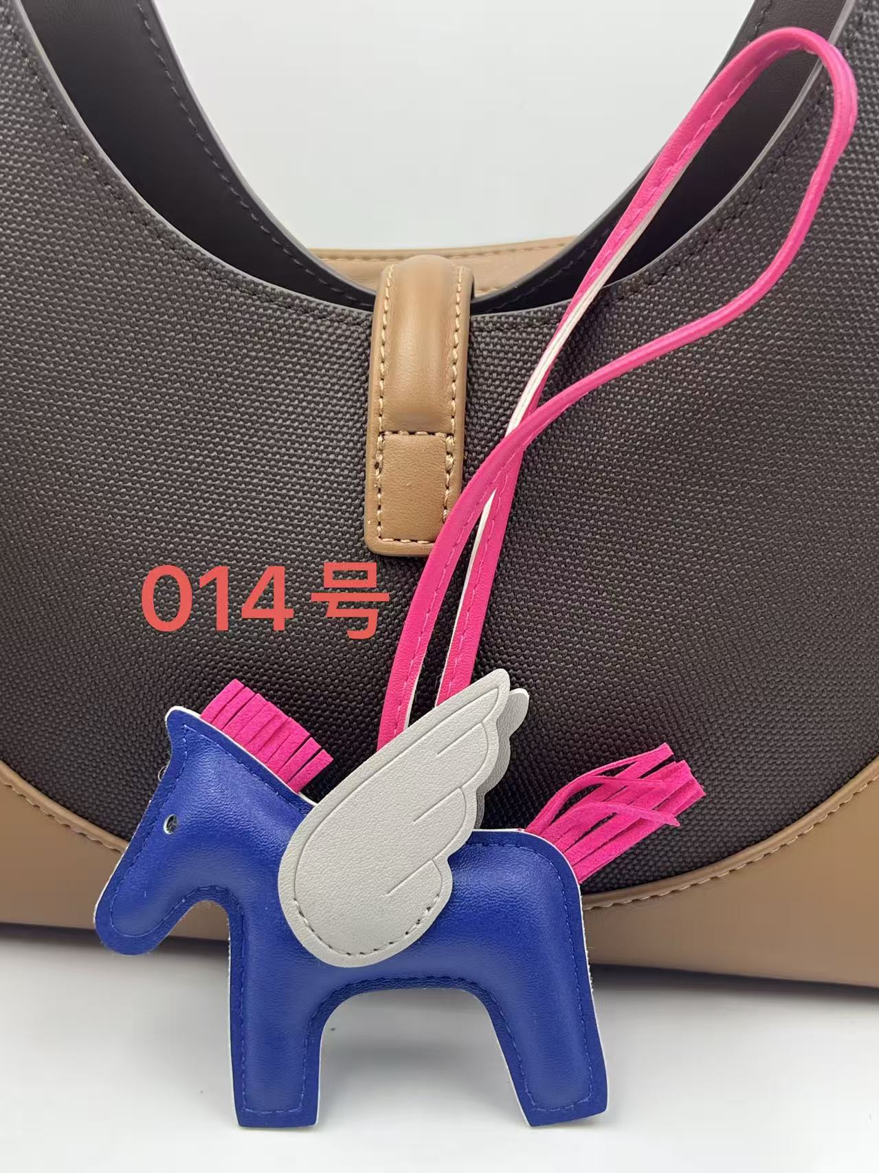 Colgante de bolsos Pegasus Mini Colgante de bolsos de estilo simple llaver de cuero image 19
