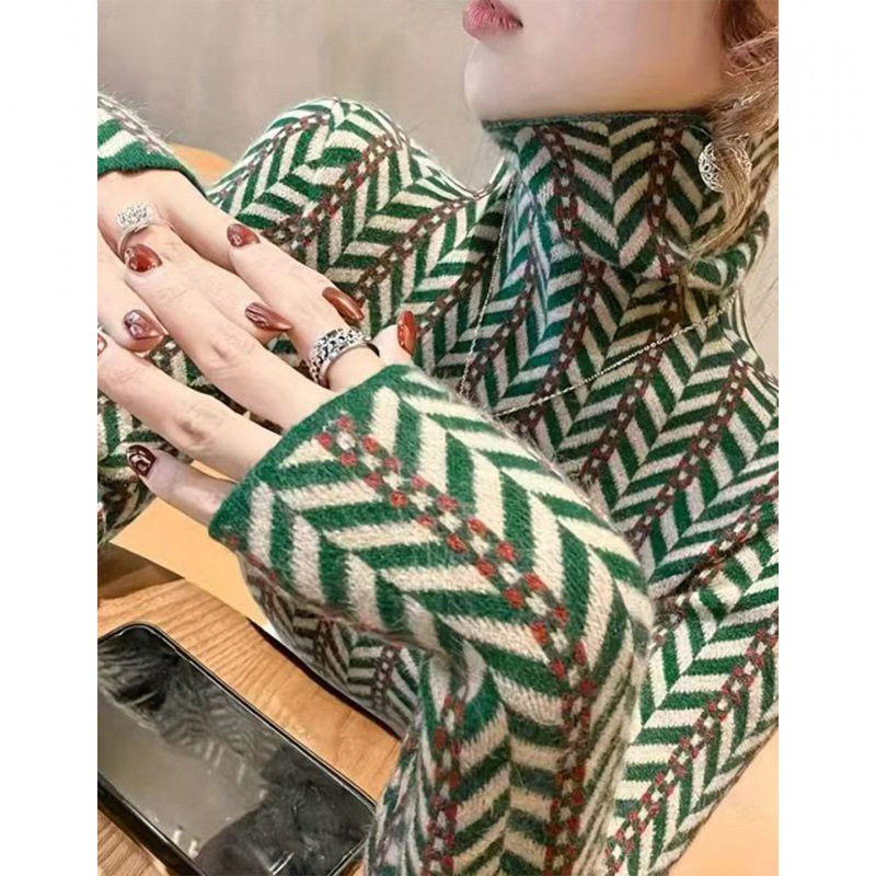 Christmas green turtleneck sweater, a fashionable and stylish base layer for women, a new and popular item for 2026