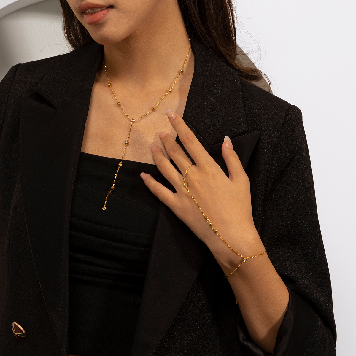 Tina Europa y América collar de acero inoxidable para mujeres no se desvanece diseño versátil sensación de collar de clavícula brazalete conjunto de joyería caliente