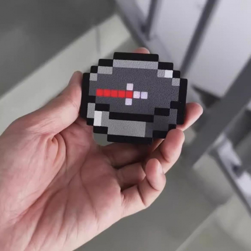 New Minecraft Compass Magnetic Game Peripheral 3D Printed Keychain Simple Pixel Pendant Toy