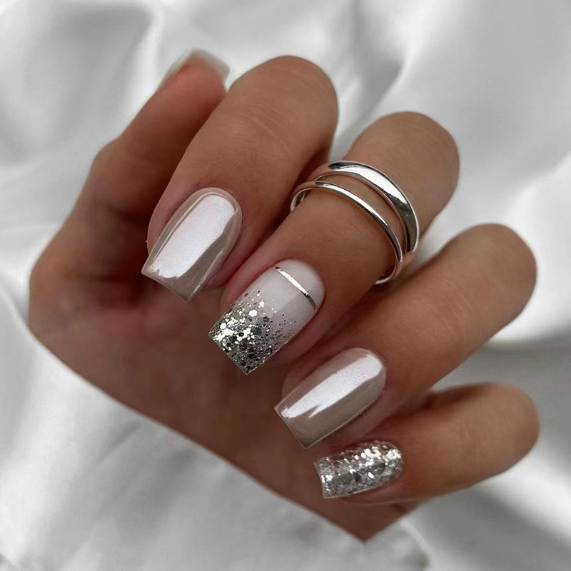 Noble and Elegant European and American Fashionable Silver Glitter Elegant Whitening Fake Nail Patch Wearable Nails Removable 24 Pieces Noble and Elegant European and American Fashionable Silver Glitter Elegant Whitening Fake Nail Patch Wearable Nails Removable 24 Pieces