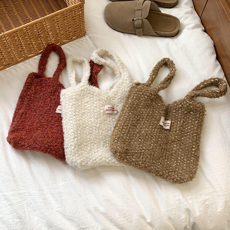 Bolso cuadrado pequeño bolso de mujer 2025 otoño e invierno nuevo estilo de alta gama bolso de mano de punto de felpa cerosa suave bolso de hombro