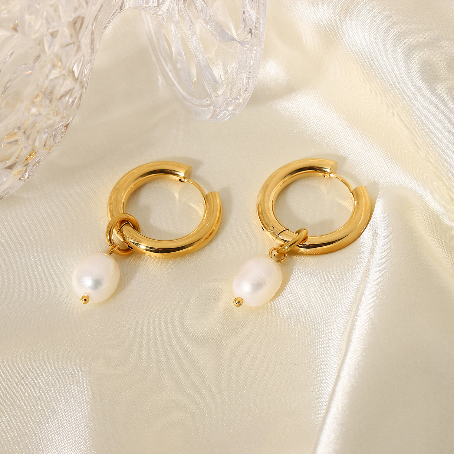 Großhandel Mode 18 Karat Vergoldete Einzelne Süßwasserperlenanhänger Ohrringe Nihaojewelry display picture 2