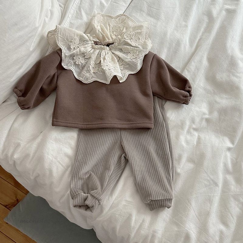 Trajes de bebé otoño y invierno engrosados para bebés 2024 otoño y invierno ropa coreana de encaje grande con camisa de terciopelo