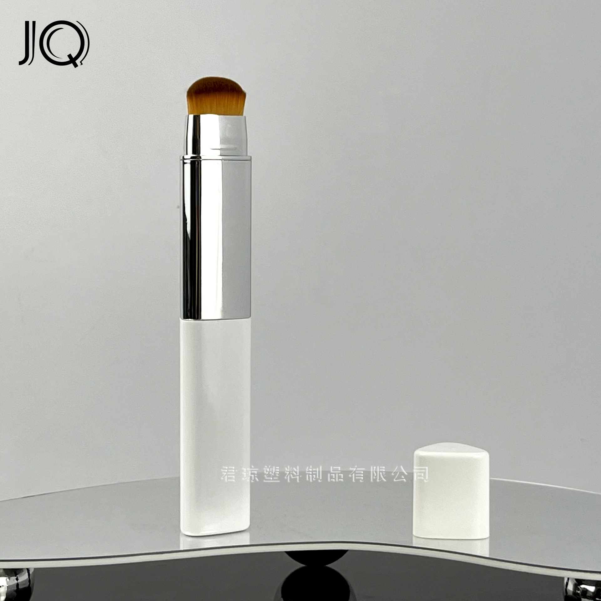 厂家新款粉底棒三角双头带刷子跨境爆款粉底液遮瑕棒防晒粉底空管