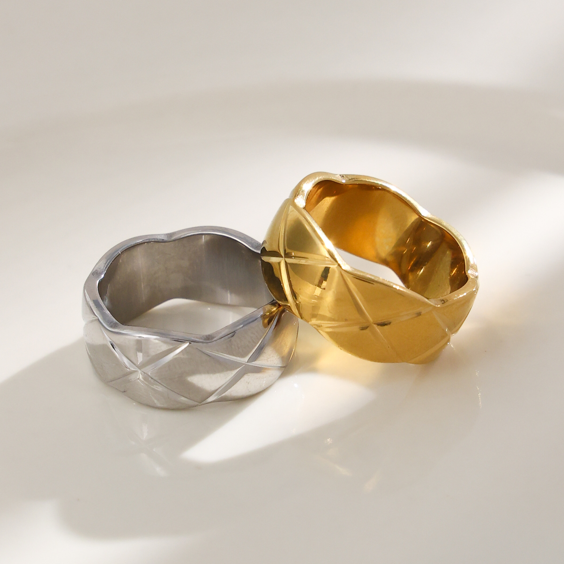 Anillo de oro de acero inoxidable de alta calidad, anillo de acero de titanio no se desvanece, joyas de mujer