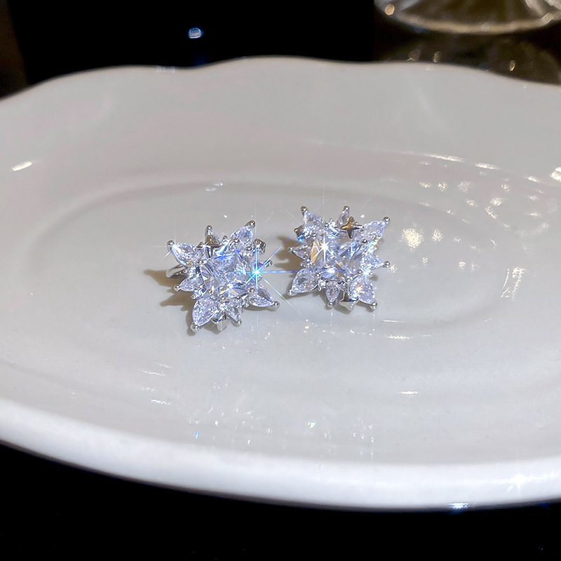 甜酷风交叉星星锆石耳夹小众轻奢高级感无耳洞耳骨夹时尚通勤耳环详情8