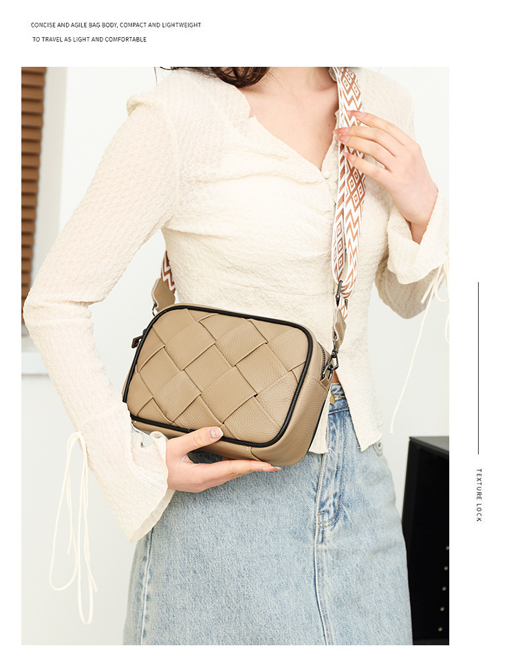 Women's Leather Crossbody Bag With Wide Strap And Diamond Pattern_voghion.com
