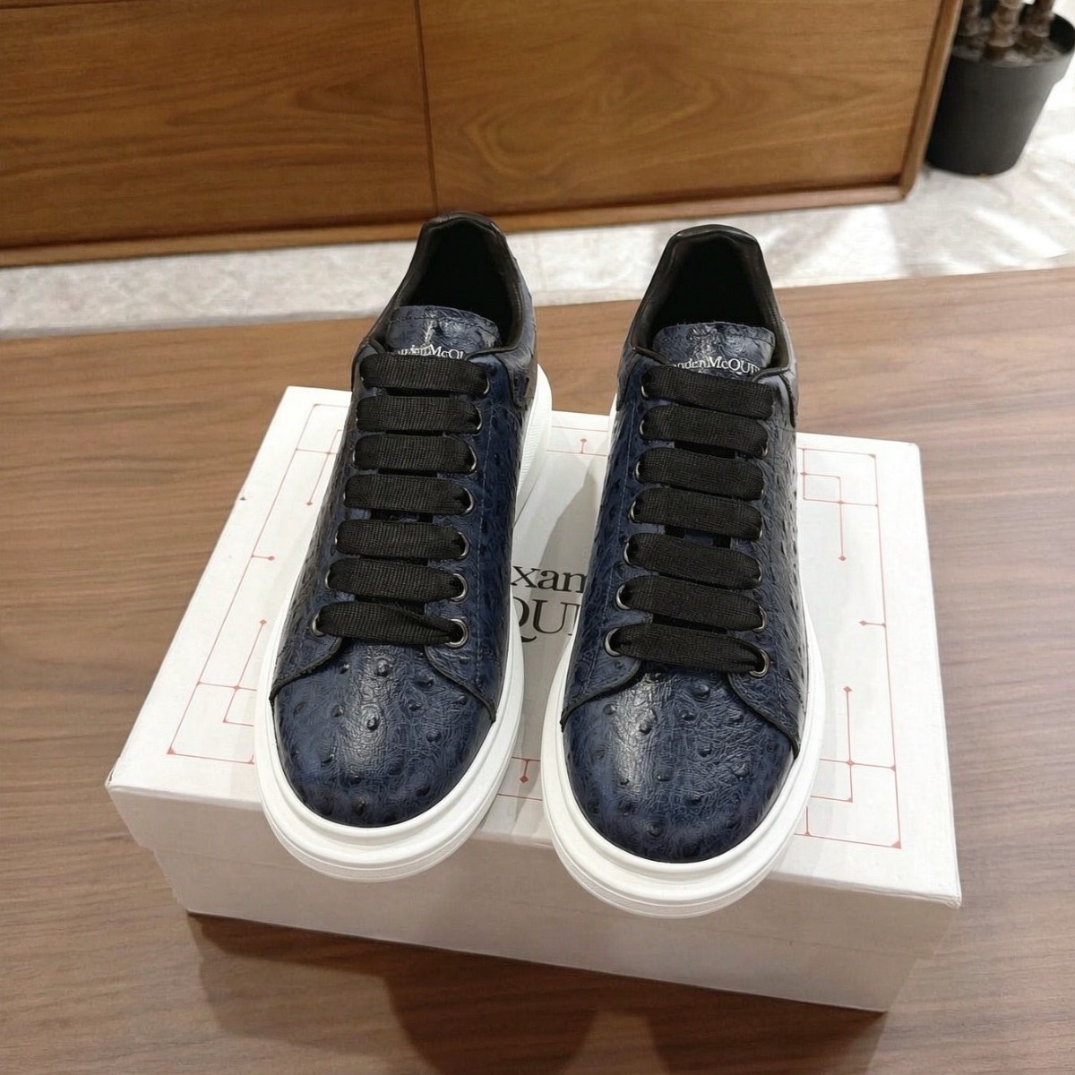 McQueen üslubunda ağ dəri platform ayaqqabı, unisex