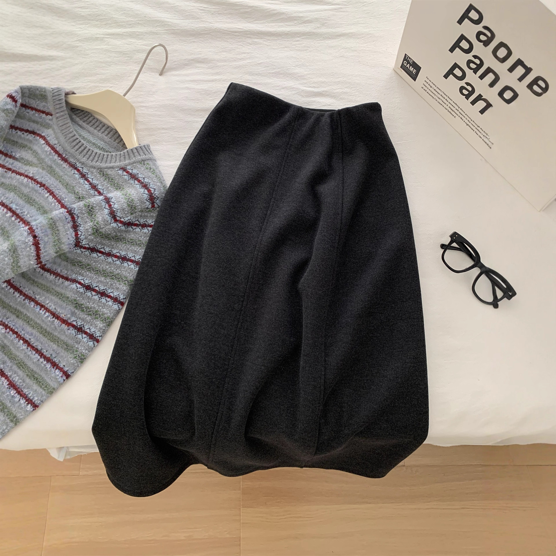 Elegant Korean-Style Slim Woolen Floral Bud Skirt for Women, Autumn and Winter Thickened Drape, Versatile Gray Mid-Length Skirt