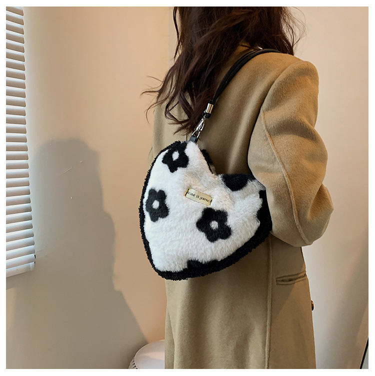 Autumn And Winter Plush Bag New Lattice Single Shoulder Fashion Bag display picture 2