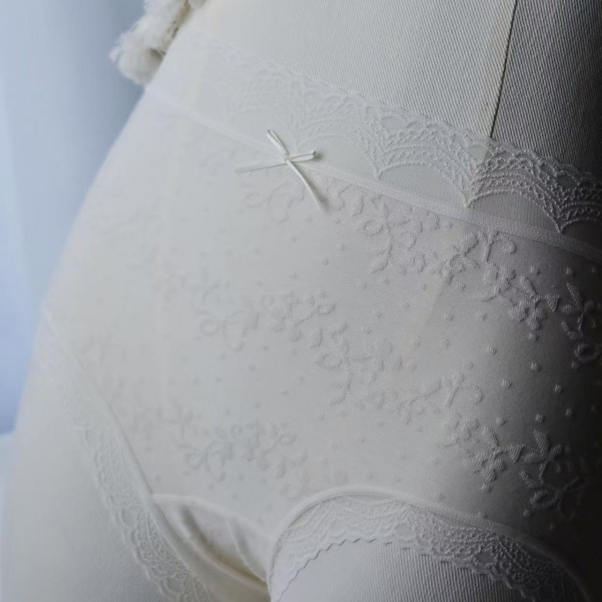 Xiaolan Dress F010 Embroidered Soft Cotton Bow Vintage Lace Mid-Waist Women's Briefs