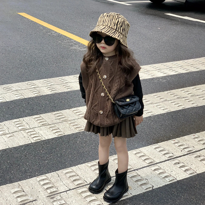 Niñas suéter chaleco 2023 nueva primavera y otoño retro color sólido giro tejido cardigan casual de los niños Falda plisada