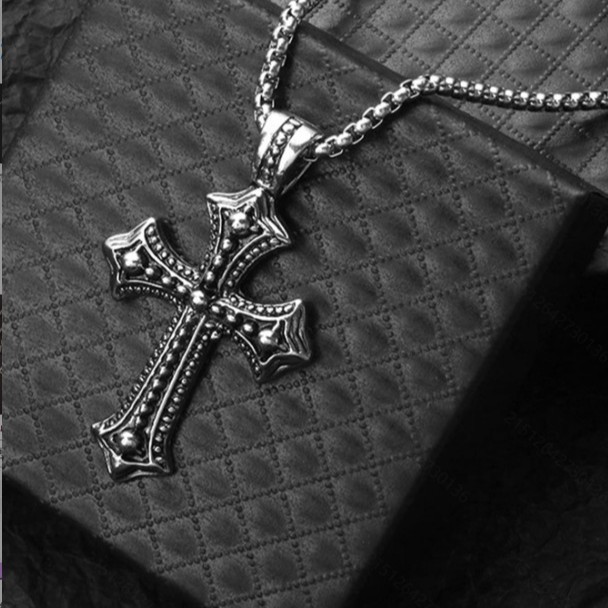 Europe and the United States new retro punk style retro cross tide titanium steel necklace male personality hip hop necklace wholesale