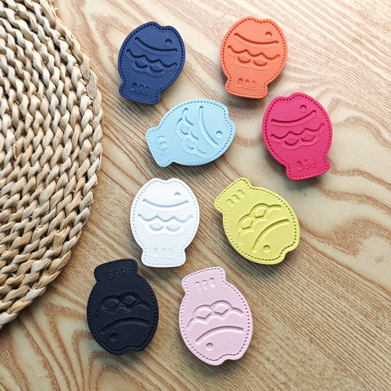 New Cute Little Fish Leather Mobile Phone Magnetic Airbag Holder Retractable Lazy Desktop Ring Buckle Back Sticker for Women