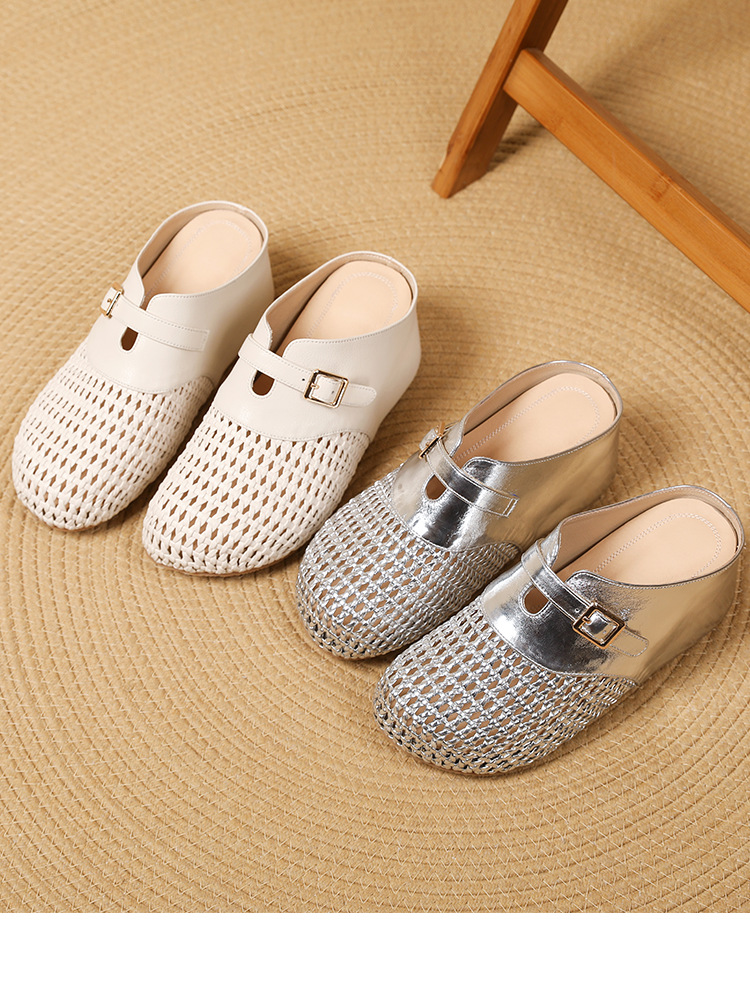 Dép sandal nữ quai chữ V đế bệt, mũi tròn thoáng khí, phong cách hè — màu trắng ngà, bạc chi tiết 1