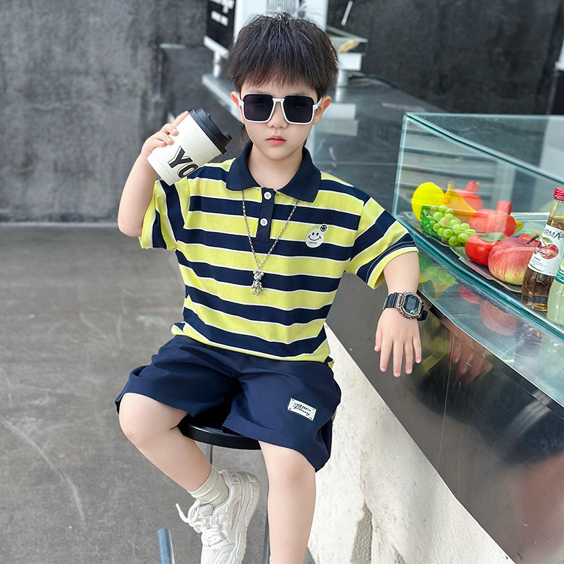 7321 Traje de niño Verano 2025 Nuevo estilo Trendy Queer Camisa POLO a rayas de manga corta Traje de dos piezas de moda de verano