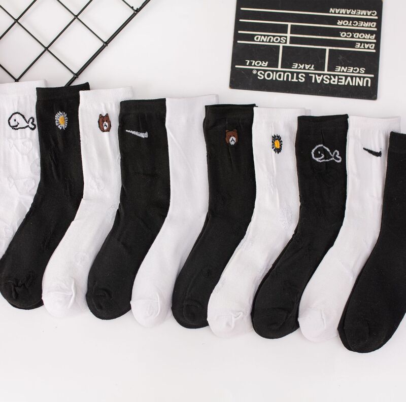Autumn and Winter High Socks for Women and Men Mid-Length Socks Mid-Length New Socks Black and White Socks Deodorant Street Fashion Cotton Socks