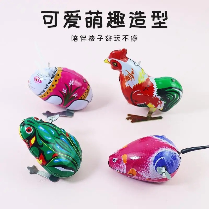ブリキのカエルのおもちゃのカエルのおもちゃの子供のプレゼントのぜんまいの上でチェーンを跳んでカエルの動物を跳んで80後に懐かしいです。|undefined