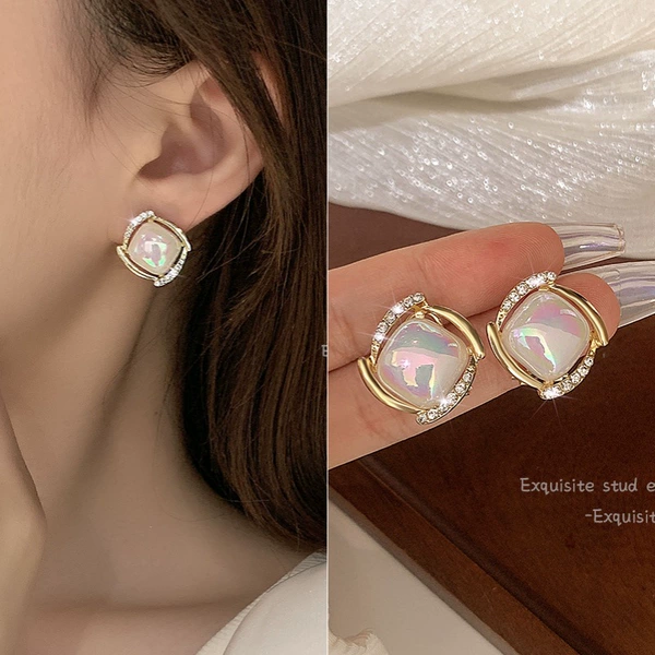 E168 mermaid ear buckle