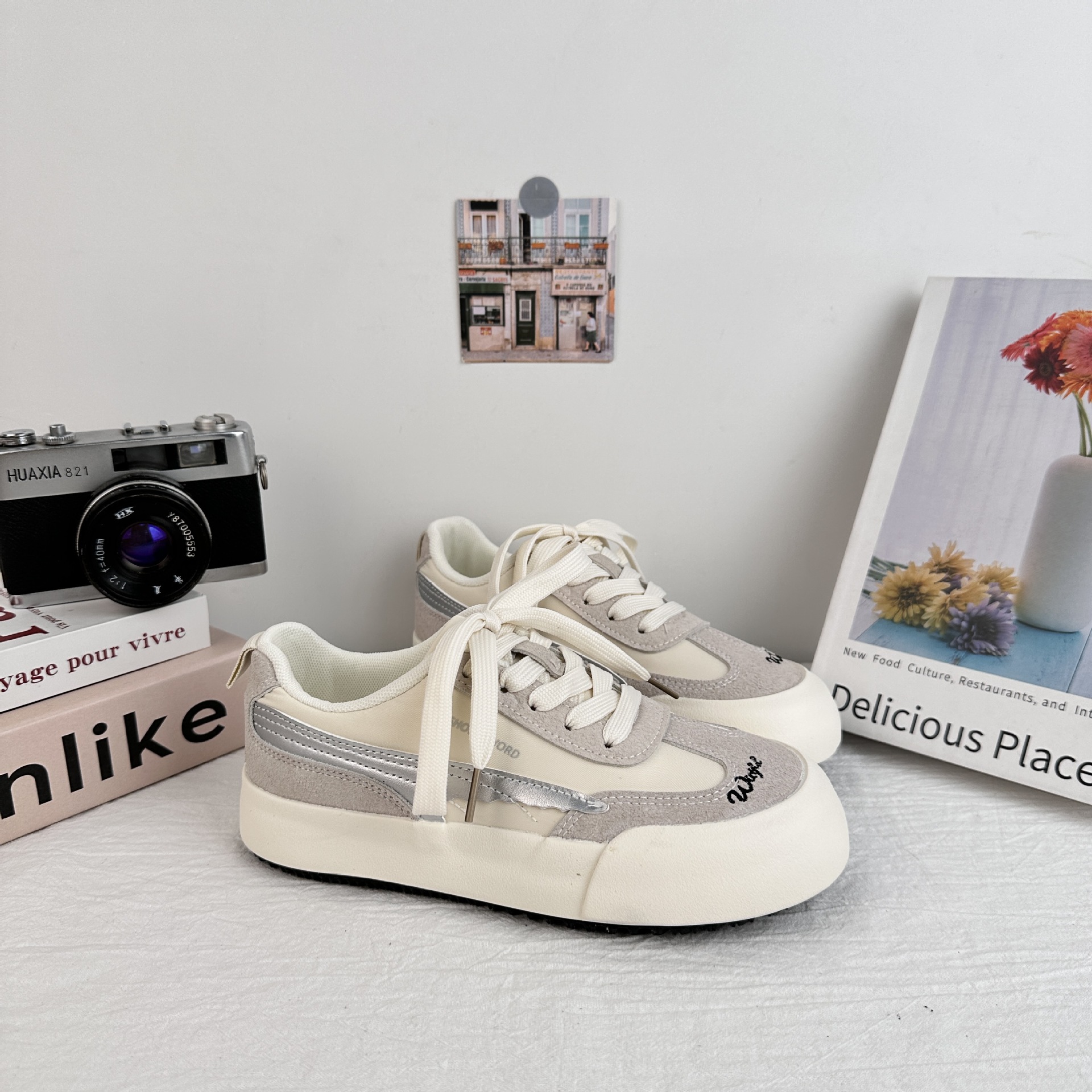 6667 zapatos de suela gruesa para mujeres 2025 nuevo nicho de diseño Hong Kong chic cabeza redonda moda retro versátil zapatos de entrenamiento alemán