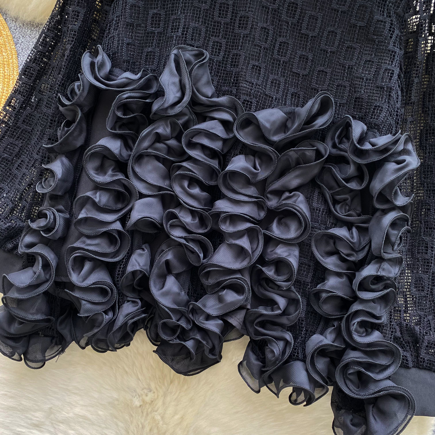 Elegante Bluse mit Laternenärmeln – Oversize-Top aus transparentem Mesh mit Rüschenbesatz (Einheitsgröße, Polyester, Schwarz/Weiß)_voghion.com