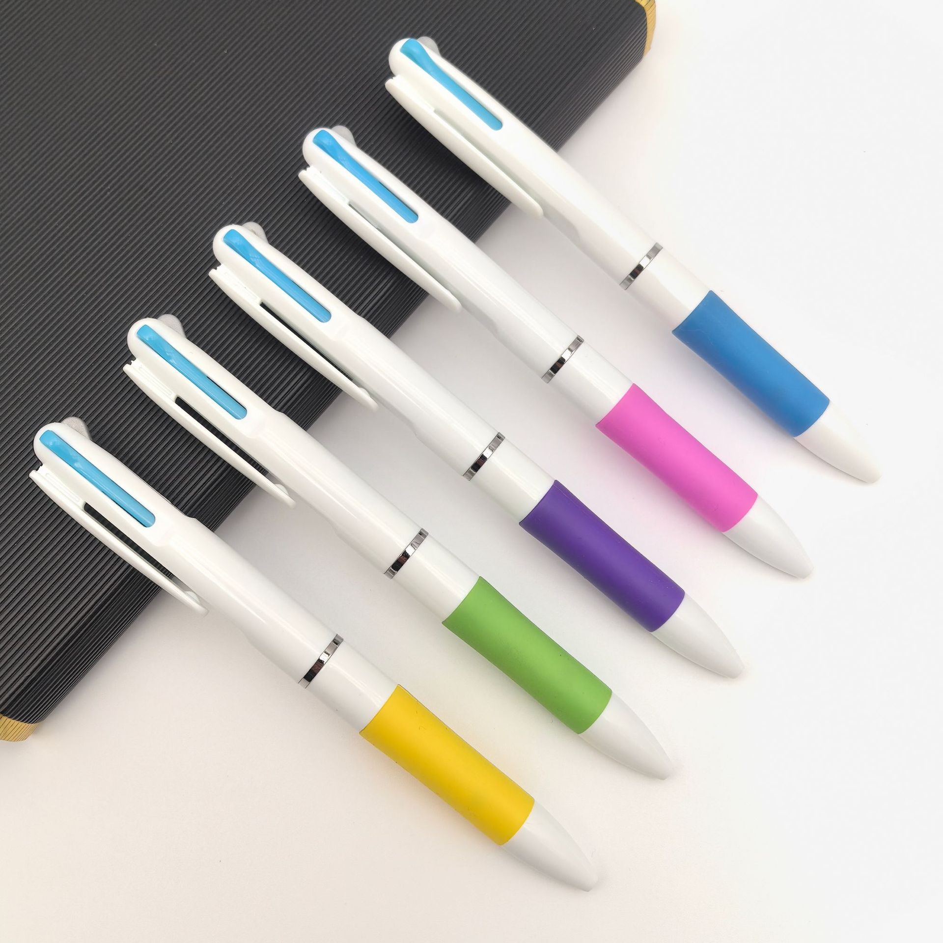 Bolígrafo multicolor simple bolígrafo blanco escritura publicidad papelería de oficina bolígrafo de 3 colores
