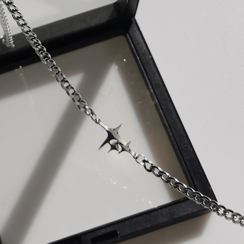 Collier Jackson Wang : Pendentif cubain polyvalent en forme d'étoile, style hip-hop haut de gamme, en acier titane pour homme_voghion.com