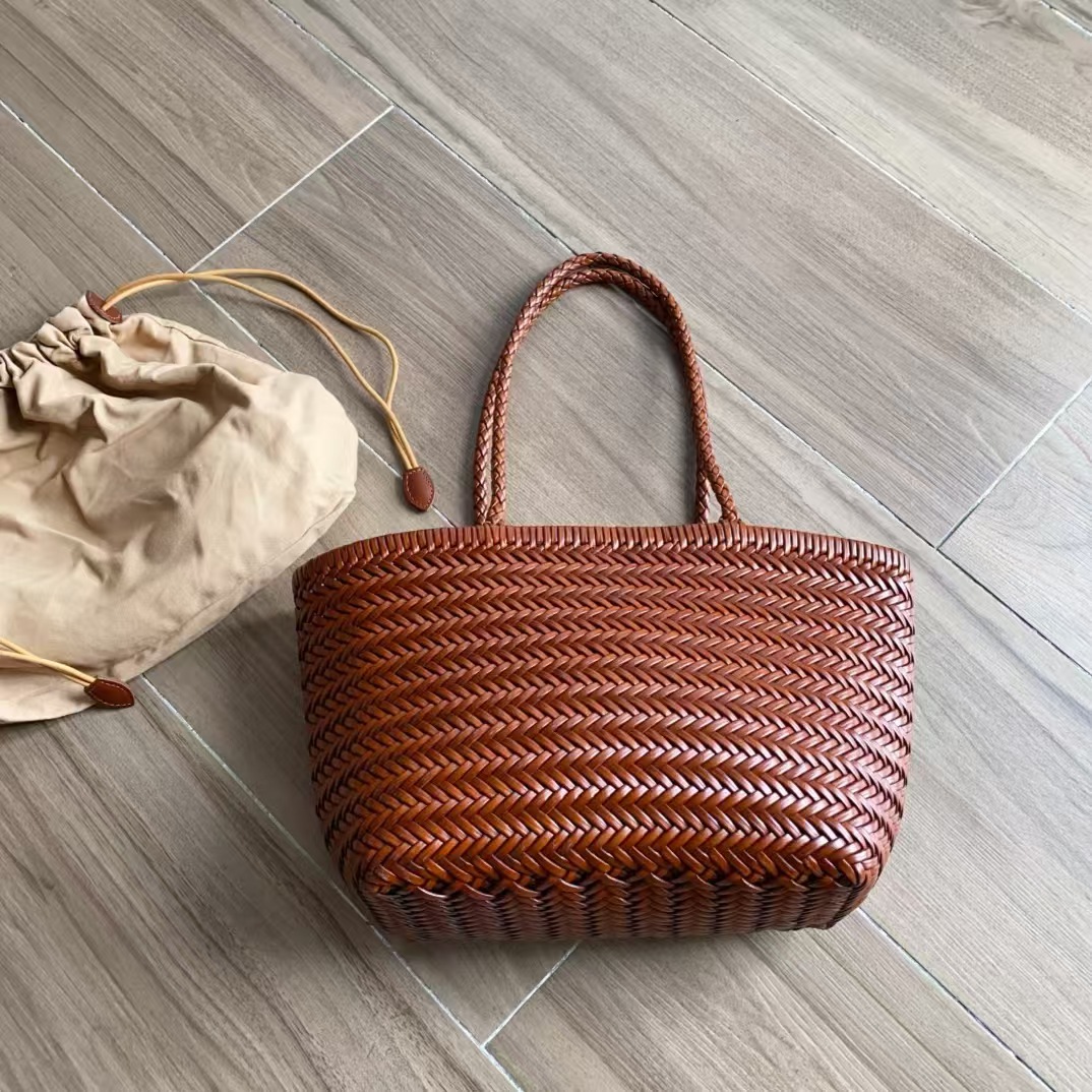 Retro leather one-shoulder bag