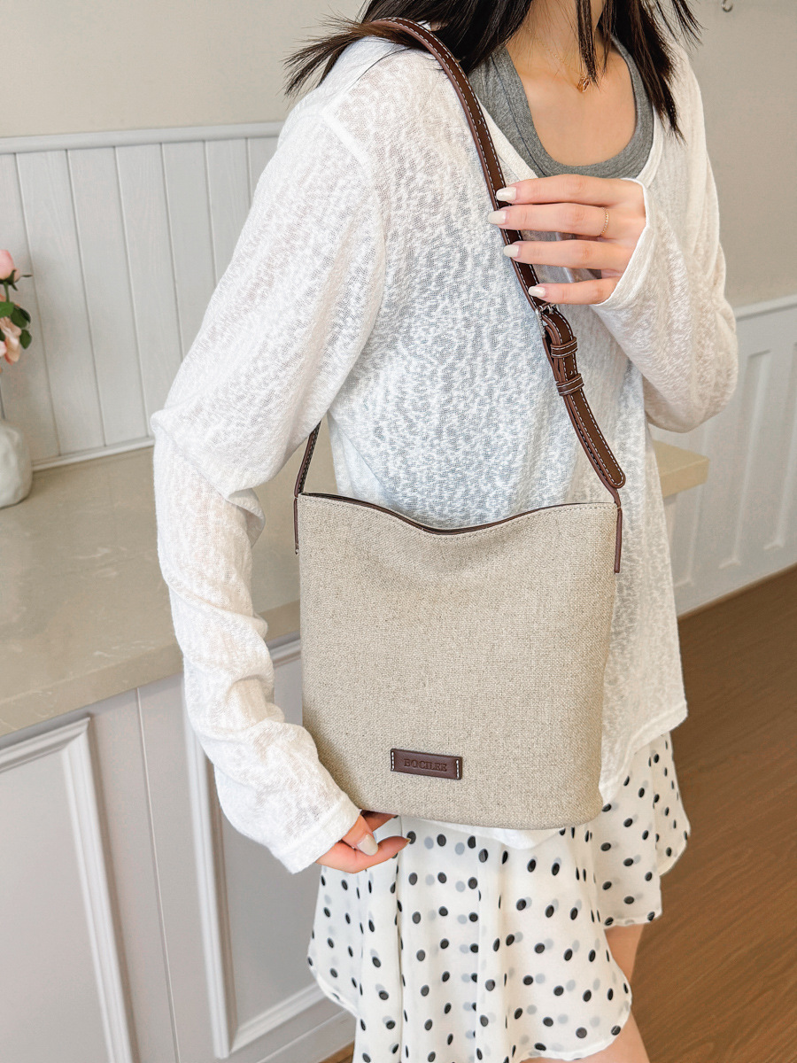 Nicho Zhong lazy bolso mujer 2026 nuevo estilo coreano simple mochila de hombro de viaje ocio tote bolso de cubo image 1
