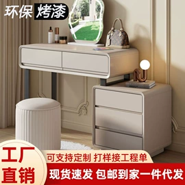 床头柜;皮艺床;梳妆台