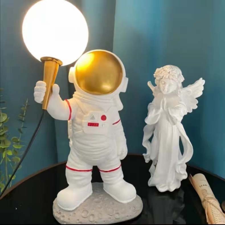 Astronaut Lamp Image 3