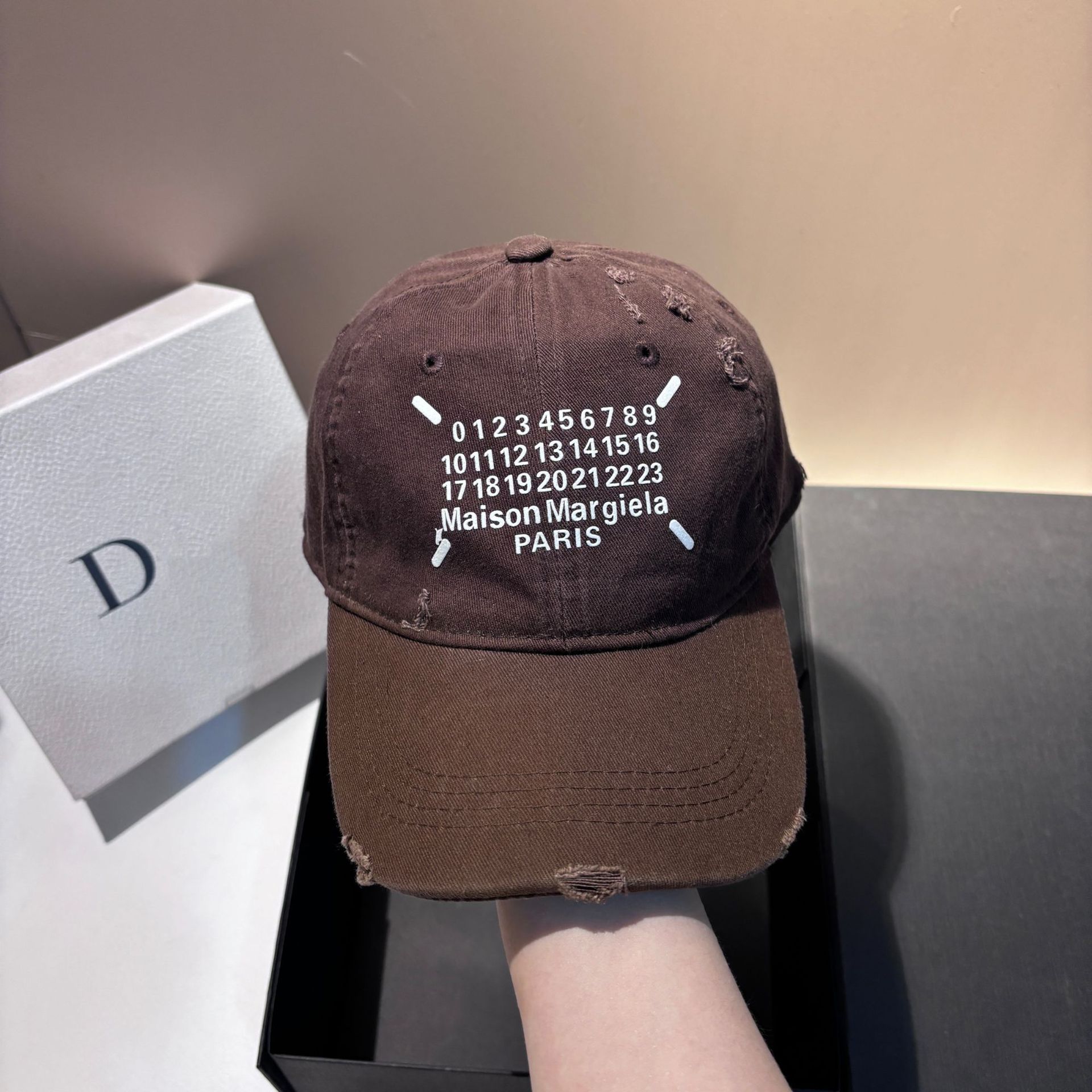 다크 브라운