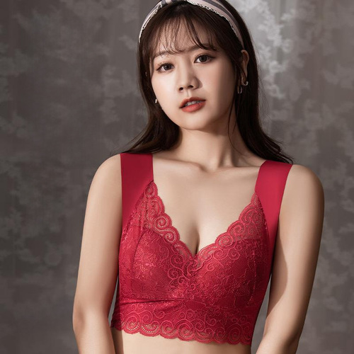 Lingerie with lace wrap cups, seamless sleep bralette without underwire, integrated cups for a secure fit