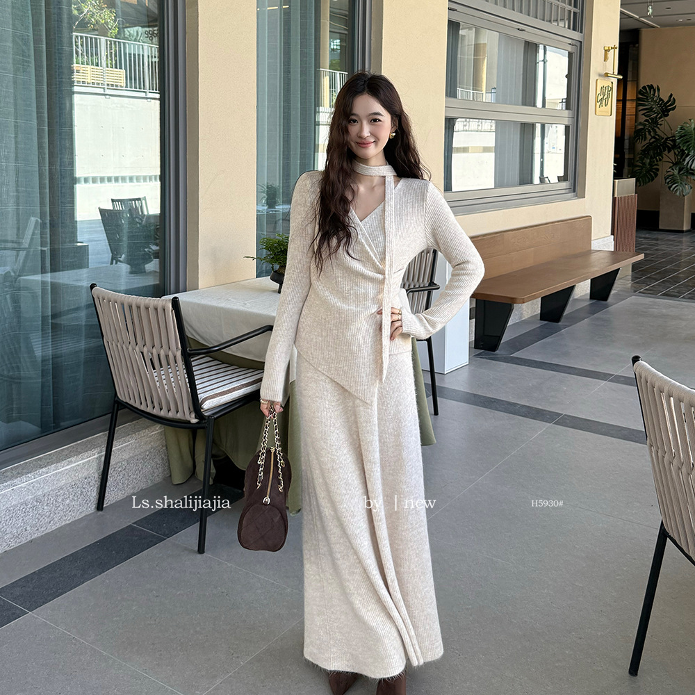 LS述致 法式气质软糯V领连衣裙女2025秋冬新款收腰针织长裙H5930#