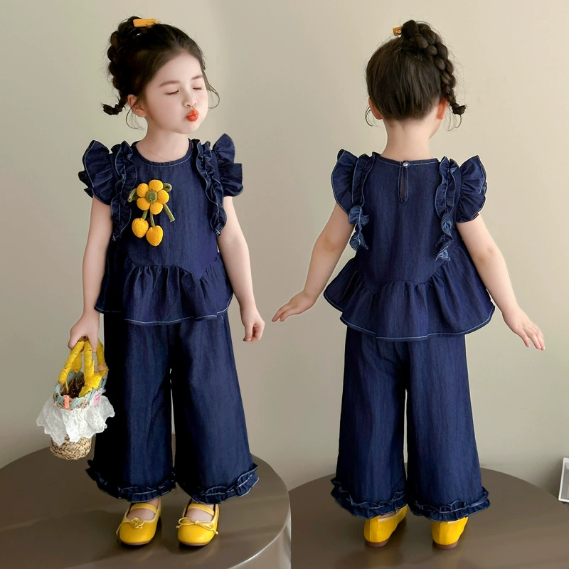 Летний костюм для девочек 2025, новый стиль, детский летний комплект в корейском стиле: топ без рукавов и джинсы, два предмета