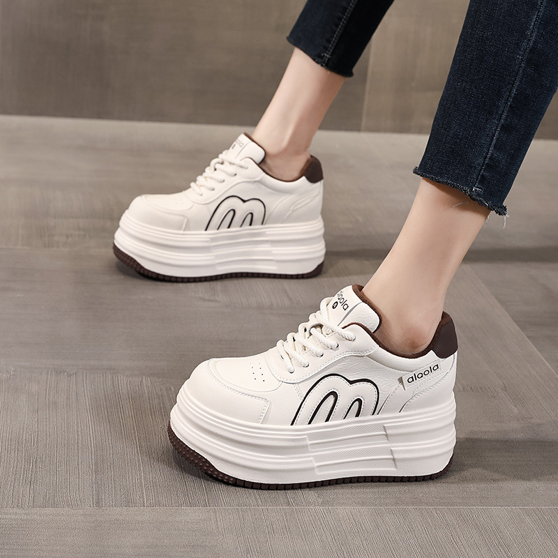 Giày sneaker nữ đế dày tăng chiều cao, phong cách đa năng, lót nhung ấm — gạo nâu