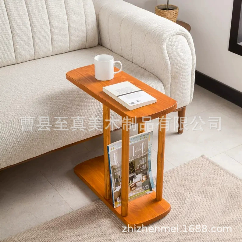 Гостиная диван несколько массивных деревянных квадратов простой скандинавский подвижный спальня маленький столик рядом с кроватью