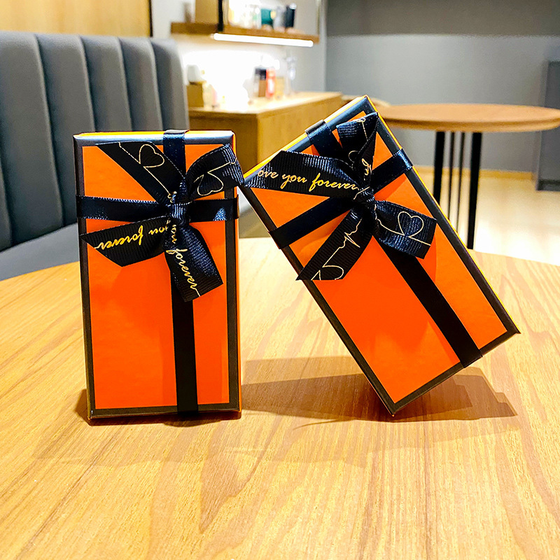 High-end Orange Luxurious Gift Bag Birthday Creative Exquisite Keychain Gift Box with a Sense of Sophistication for Instagram, Perfect for Your Girlfriend