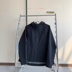 507292新款户外女款防泼水防风连帽轻薄软壳登山外套早春