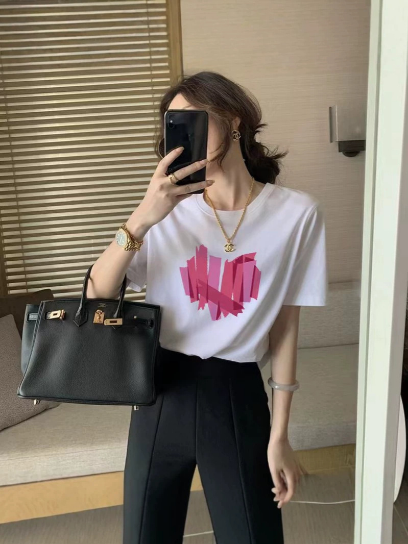 Áo thun nữ cổ tròn in hình trái tim phong cách Hàn Quốc — đen