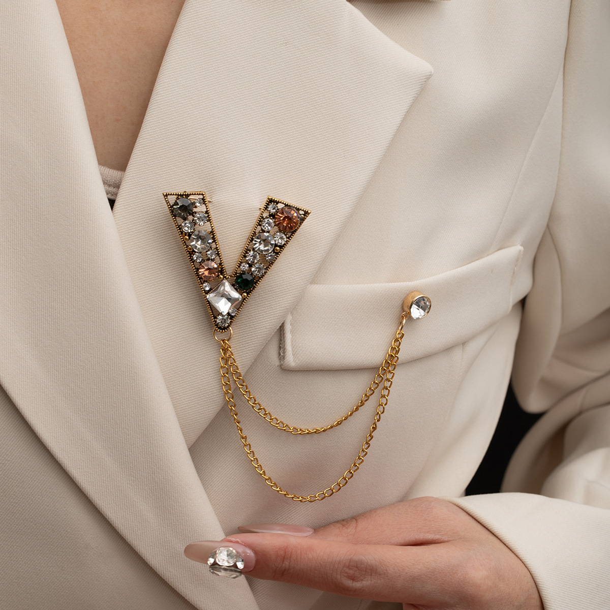 Broche v strass élégante broche de luxe pour femme_voghion.com