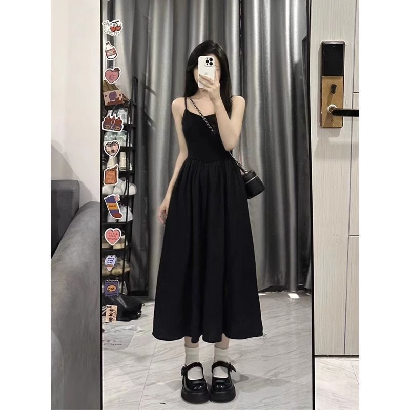 ヘプバーンスタイルの女性用ブラックノースリーブサスペンダードレス、夏の絶妙なデザイン、ニッチなハイエンドウエストバックレスロングスカート|undefined