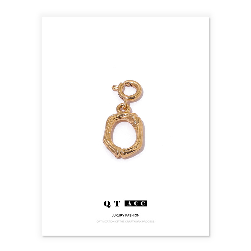 Latón chapado en oro personalidad simple diseño retro coincidencia de bambú conjunta 26 carta COLLAR COLGANTE DIY Collar para las mujeres
