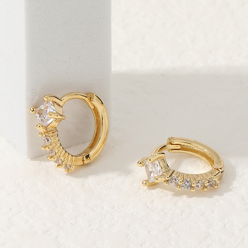 Nuevo estilo europeo y americano de las mujeres de cobre micro-incrustados joyería personalidad creativa pendientes lindos pequeños adornos transfronterizos fuente al por mayor