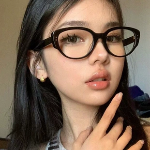 Cat‑eye eyeglasses, retro thick frame, face‑slimming style, lightweight