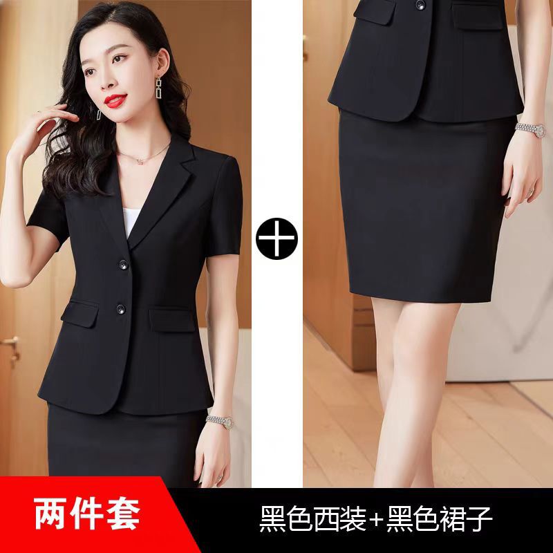 黒い小柄なスーツの女性春秋高級ホテルのフロントの職業作業服の事業はスーツのコートを編みます。|undefined