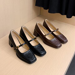 牛革版の春の気質の方頭はやせています。
